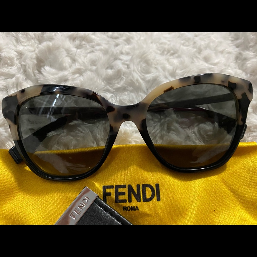 Fendi Sunglasses - Picture 2 of 5